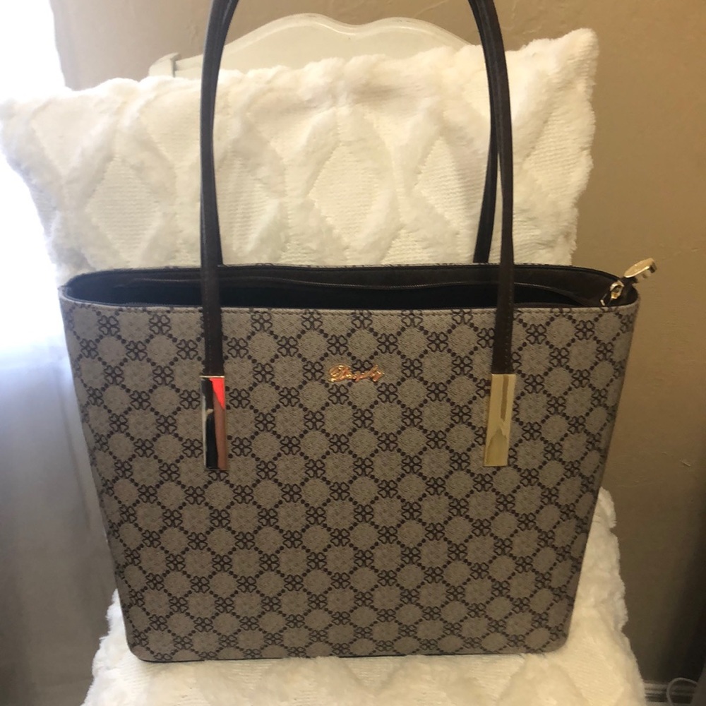 Brown and beige Purse, inside pockets